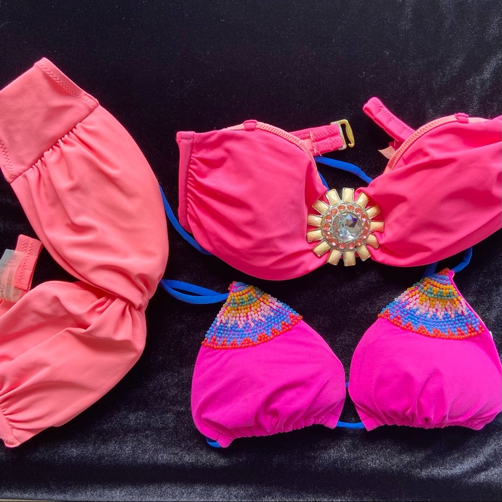 Lot of 3 Bikini tops: Victoria’s Secret (2) and Hollister (1), Sz Small